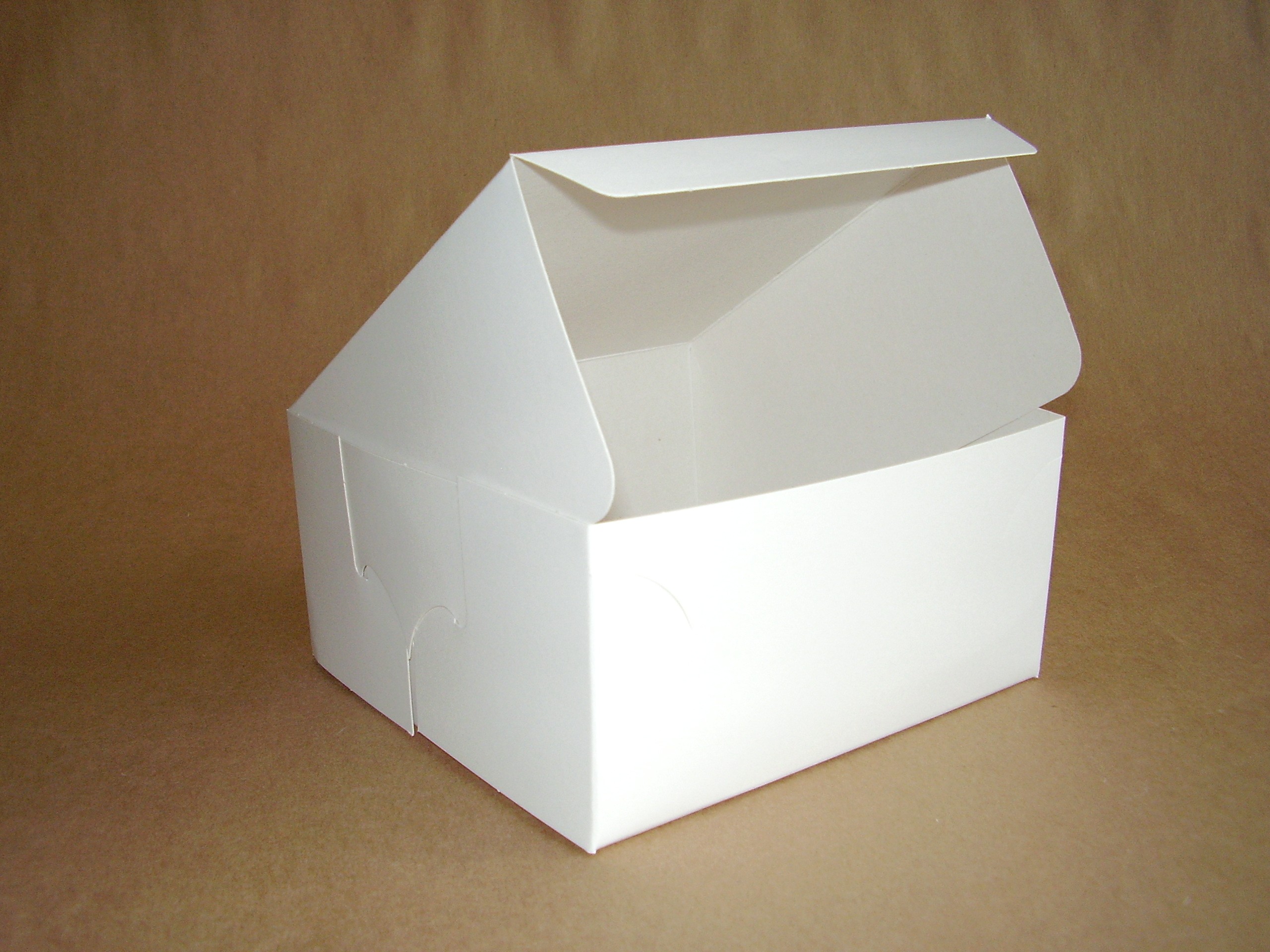 Hand Erecting Cake Boxes 6x6x3"